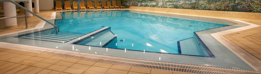piscina-a-sfioro-per-interni-000-1024×293